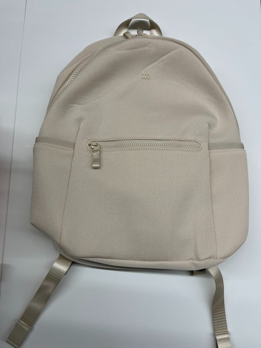 NEW with Tag All in Motion Air Mesh Backpack in Cream - Picture 4 of 8